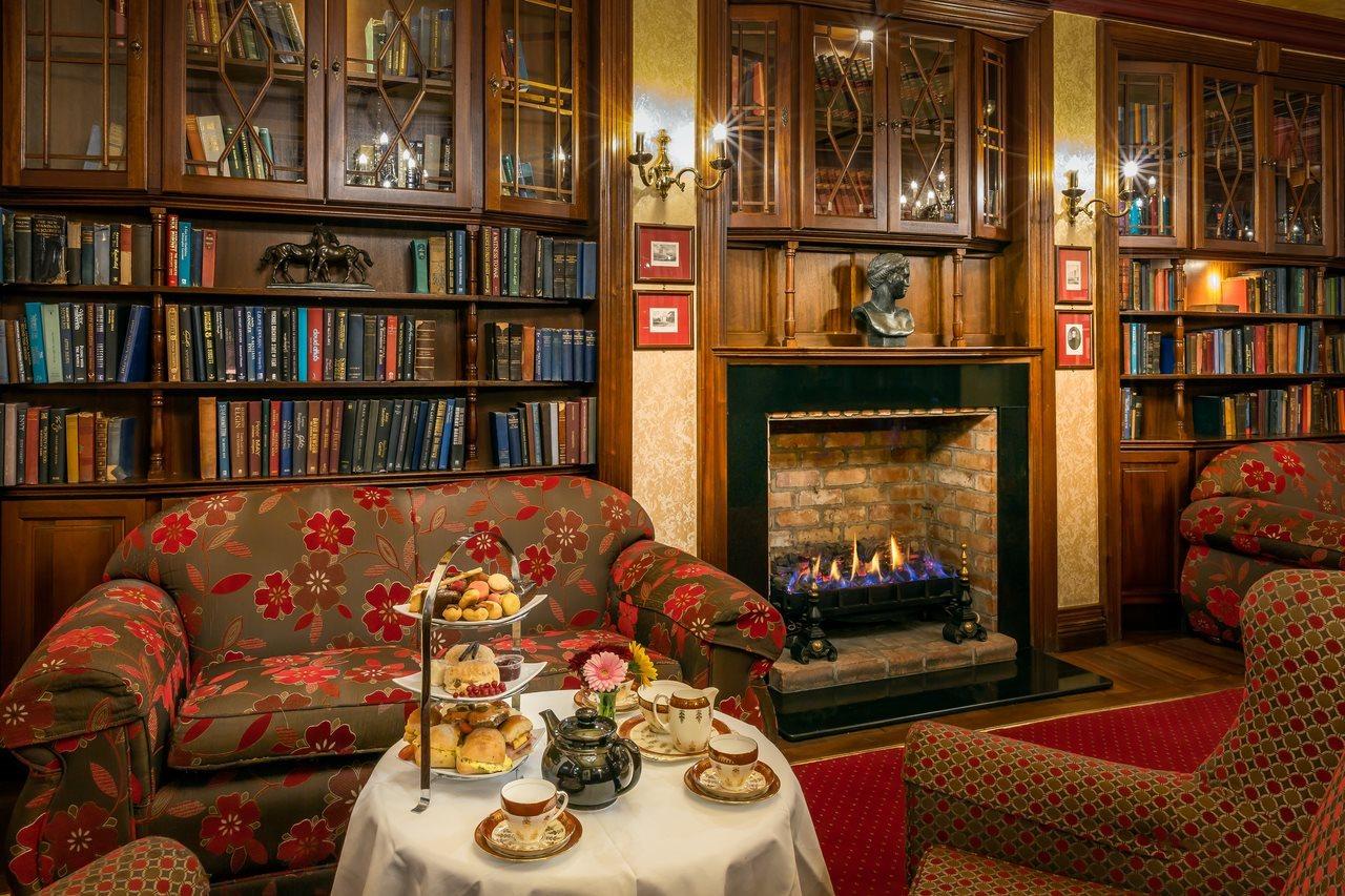 The Newgrange Hotel Наван Экстерьер фото