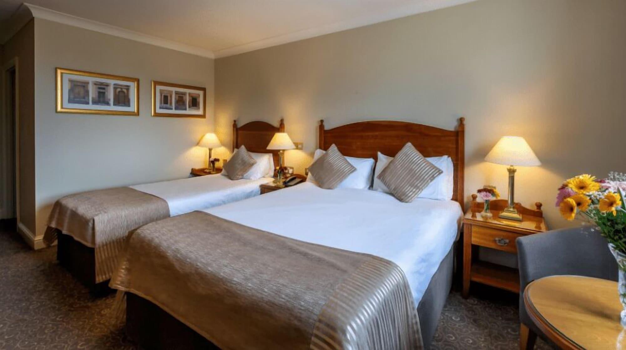 The Newgrange Hotel Наван Экстерьер фото