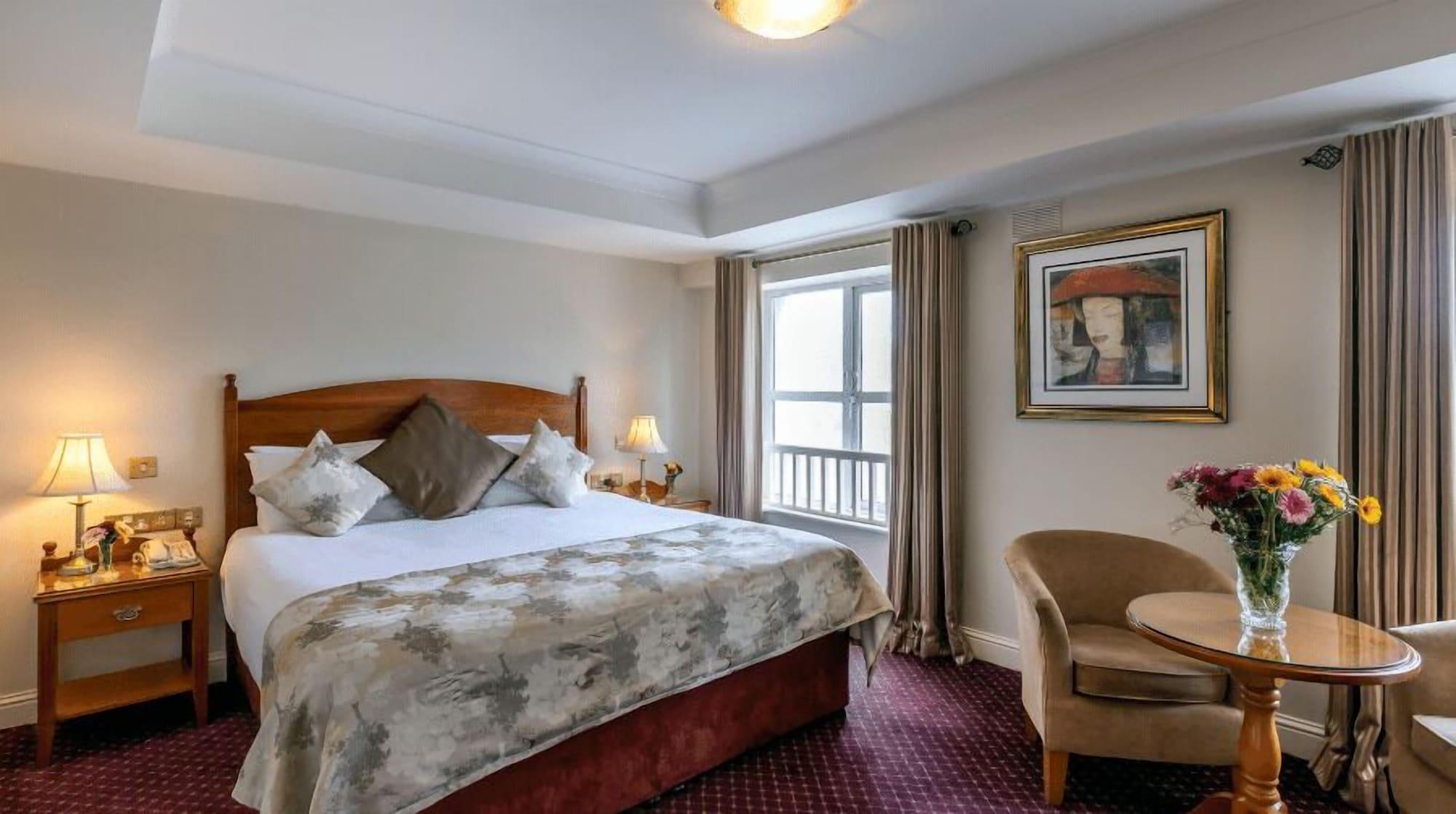 The Newgrange Hotel Наван Экстерьер фото