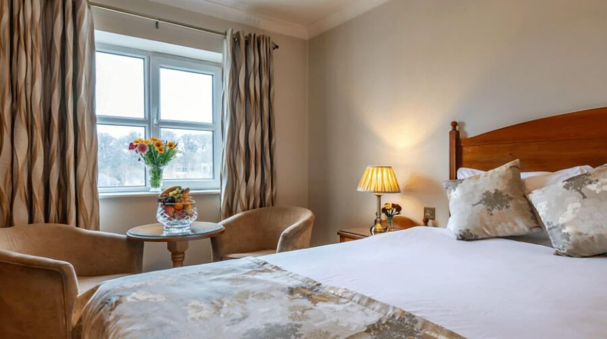 The Newgrange Hotel Наван Экстерьер фото