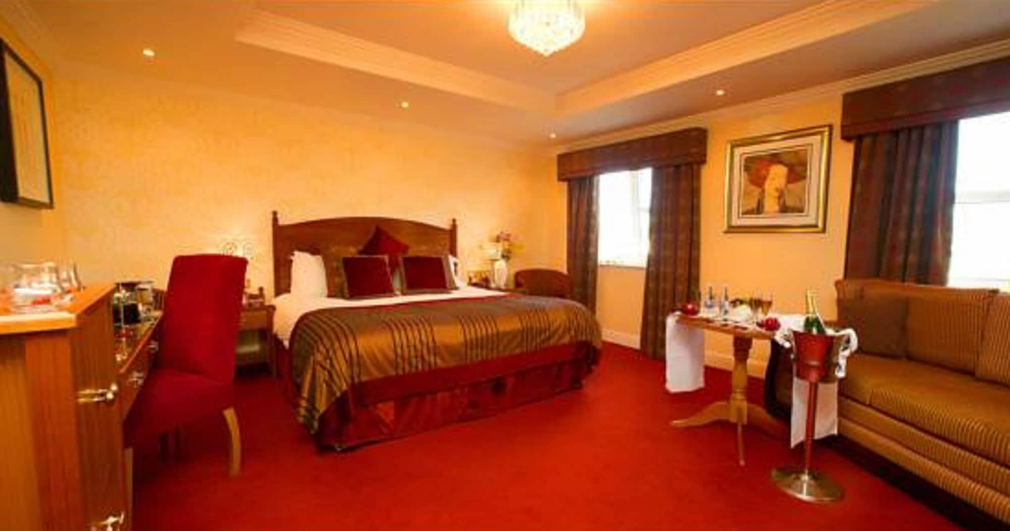 The Newgrange Hotel Наван Экстерьер фото