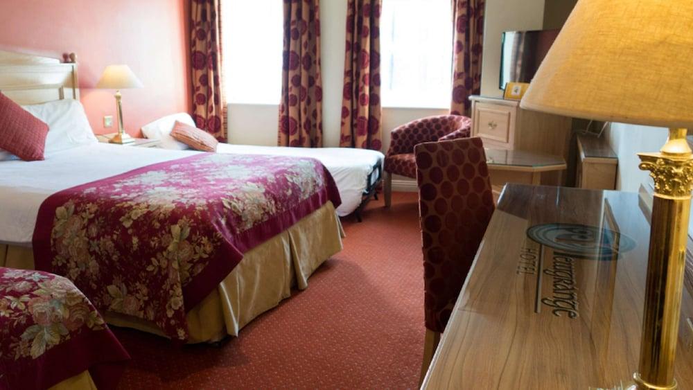 The Newgrange Hotel Наван Экстерьер фото