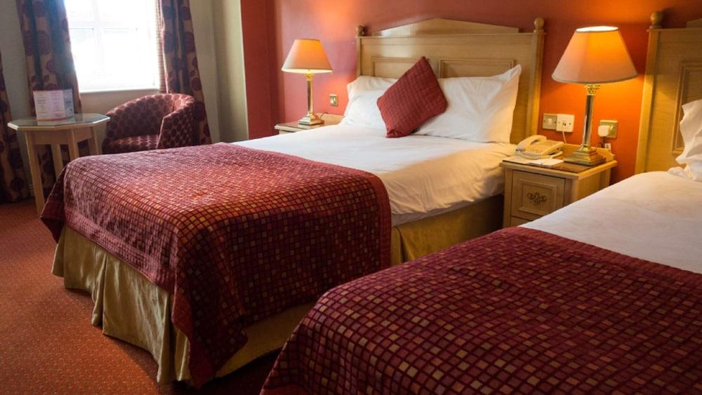 The Newgrange Hotel Наван Экстерьер фото
