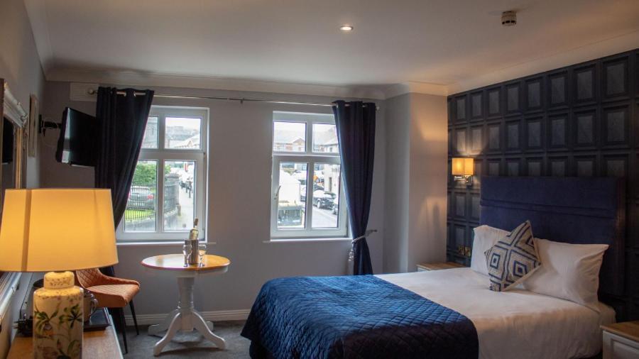 The Newgrange Hotel Наван Экстерьер фото