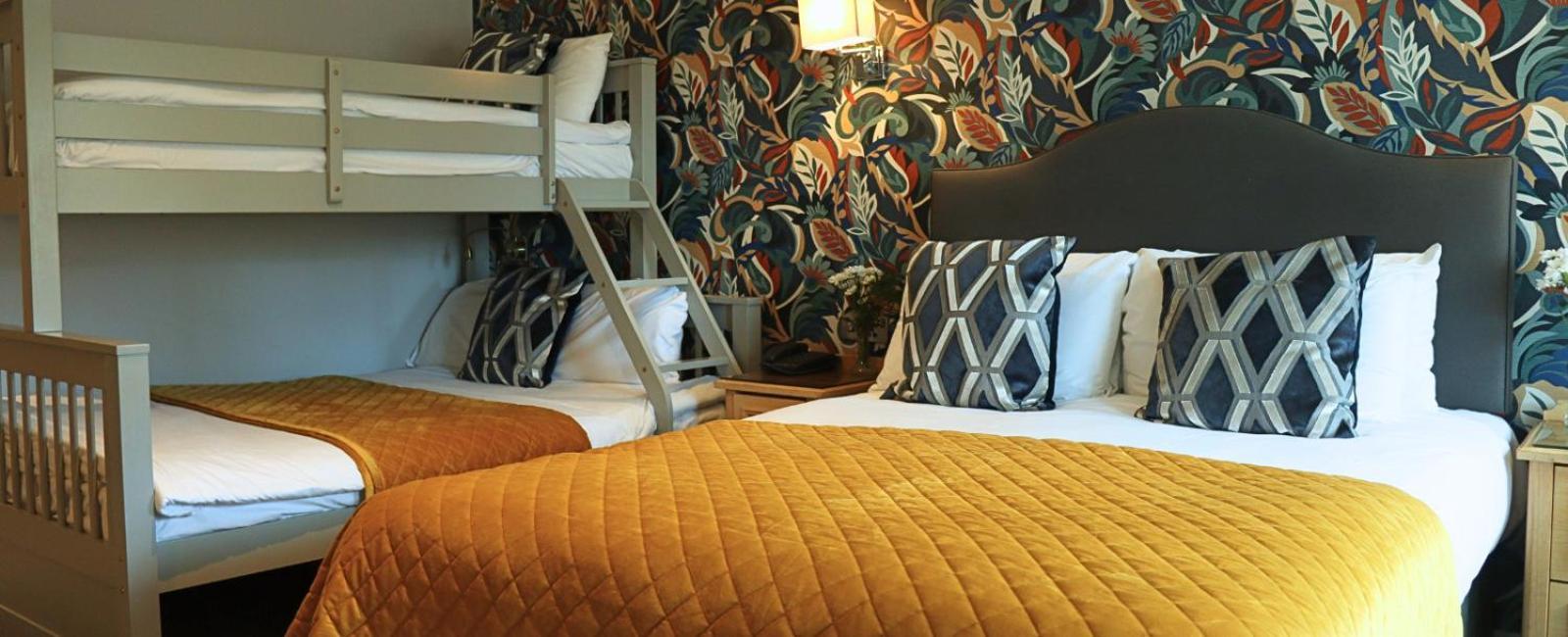 The Newgrange Hotel Наван Экстерьер фото
