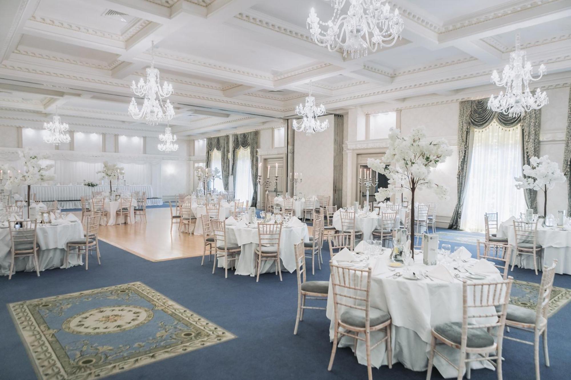 The Newgrange Hotel Наван Экстерьер фото